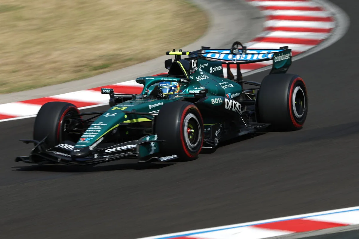 アストンマーティンが第1段階アップグレードでF1中団に警告、アロンソ躍進