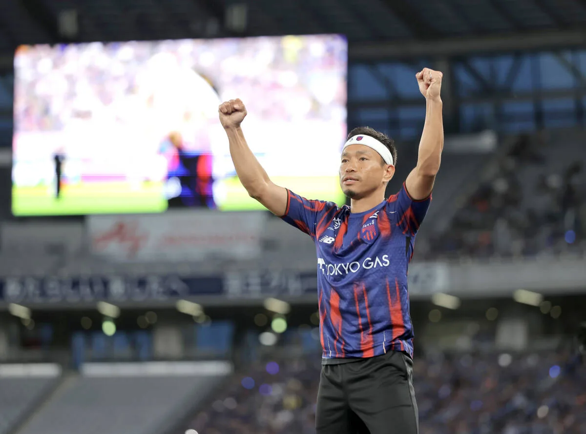 39歳長友佑都、FC東京で現役続行！「40代でもスタイル変えず」ギラギラ宣言