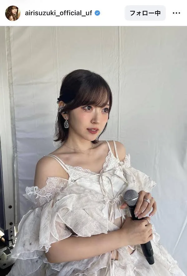 鈴木愛理、ひたちなか野外フェスで白の腹チラ衣装！オーイシマサヨシとの2ショットも話題