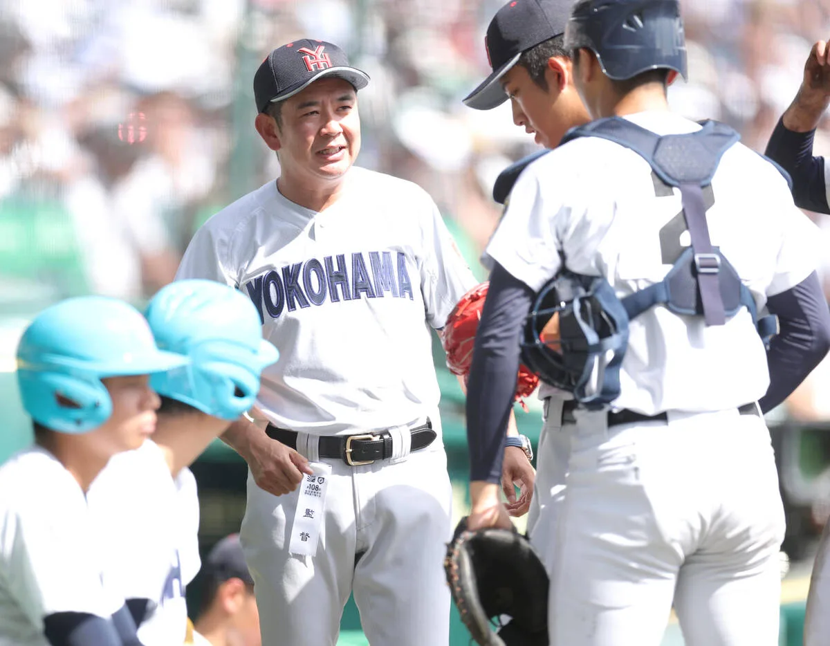恩師の教え胸に…横浜・村田監督が涙の準々決勝勝利 カラオケ十八番でナイン鼓舞