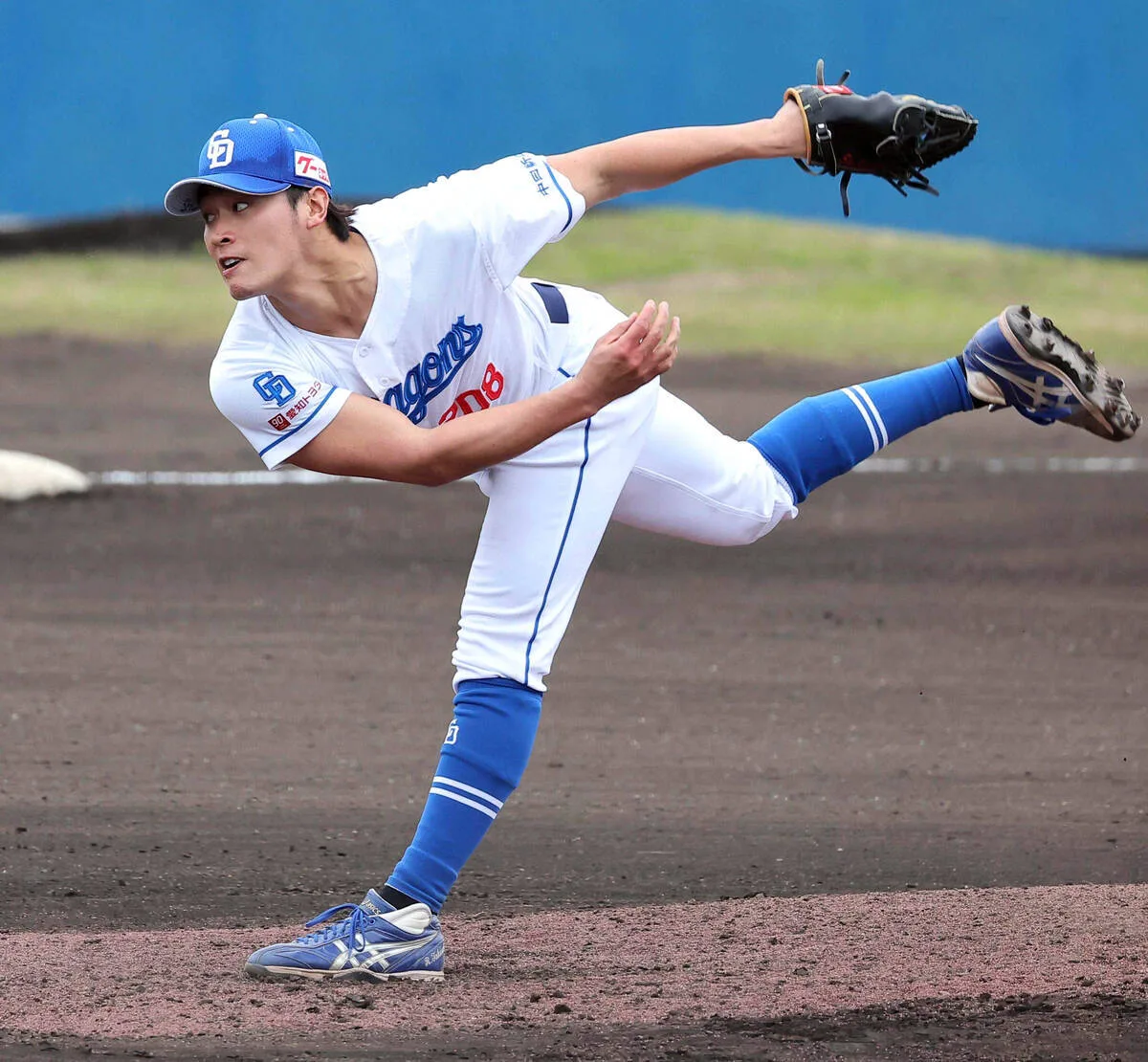 石川翔、退院報告「杖なしで歩けるように」脊髄梗塞の後遺症と闘う元中日右腕