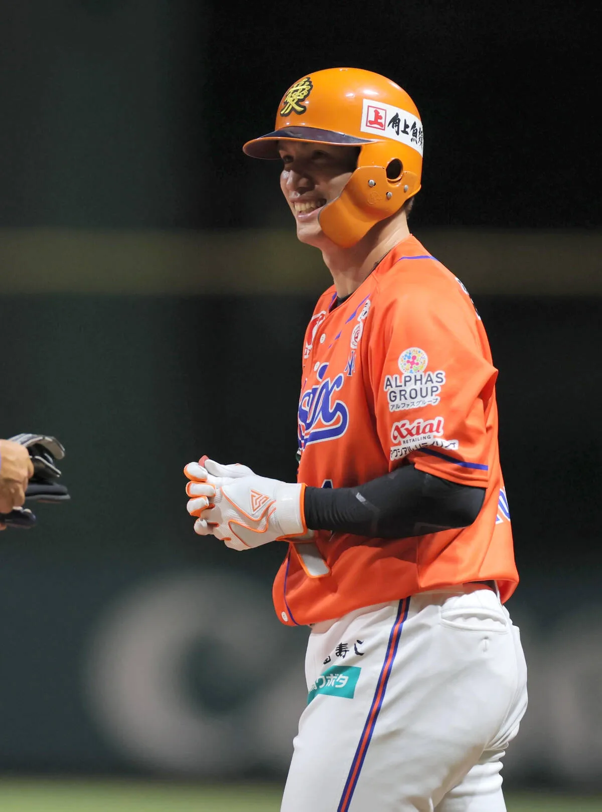 陽岱鋼、引退目前にGタウンで内野安打＆ガッツポーズ！大歓声に応えた男のラストラン