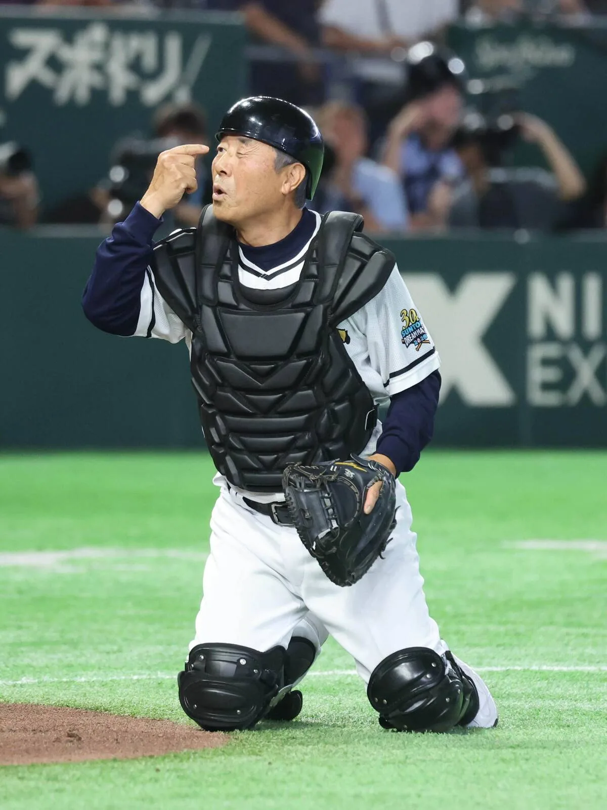 達川光男氏、伝説のコンタクト事件を再現！もみ合い退場も笑顔で消える