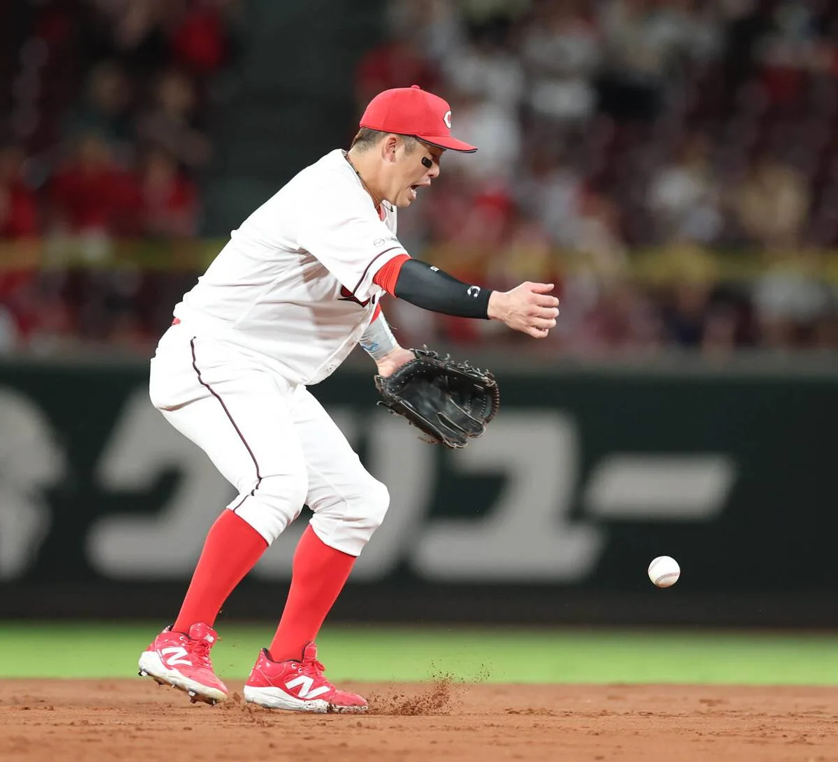 新井監督、小園の守備ミス連発に厳命「ファンあってのプロ」9回懲罰交代で3連勝逃す
